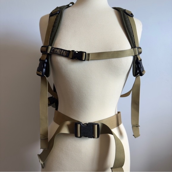 Camelbak Vtg Hydration backpack in military green 3L - Picture 3 of 8